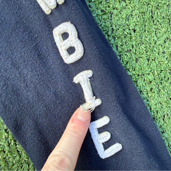 Abercrombie & Fitch Dark Blue Long Sleeve Tee, Size Medium - Picture 7 of 10